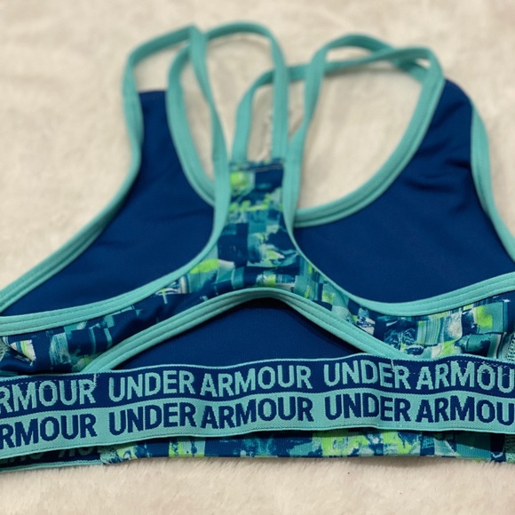 Under armour capris with matching sports bra - Picture 3 of 3
